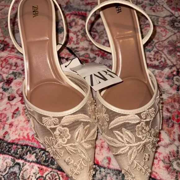 Zara Beige Floral Embroidered Kitten Heels - Picture 2 of 5